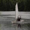 Sylvain Chiasson sur un canot dans un cours d'eau.