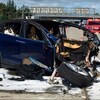 Une voiture Tesla gravement accidentée sur une autoroute