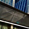 Tableau indicateur devant l'édifice de la Bourse de Toronto.