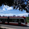 Un tramway à Toronto l'été.