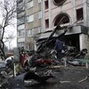Les décombres d'un hélicoptère dans les rues de Brovary, en banlieue de Kiev.