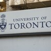 L'affiche indiquant l'Université de Toronto.
