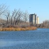 L'usine dans laquelle était transportée de l'argile pour fabriquer du ciment est toujours visible à partir du site de FortWhyte Alive, à Winnipeg, dans cette photo prise en octobre 2022. 