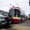 Dispositif policer autour d'un tramway de la TTC à Toronto.