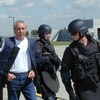 Vito Rizzuto entouré de policiers lourdement armés