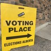 Un panneau d'Élections Alberta.
