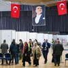 Des électeurs turcs dans un bureau de vote à Essen, en Allemagne. 