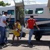Une femme yanomami et son enfant qui ont été amenés par avion à Boa Vista pour se faire soigner. 