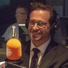Yves-François Blanchet dans la studio radio de Radio-Canada à Trois-Rivières