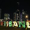 Des gratte-ciel de la ville de Brisbane sont illuminés après l'obtention des Jeux olympiques de 2032.