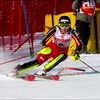 La skieuse Laurence St-Germain qui négocie un virage en pleine compétition.
