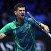Novak Djokovic frappe l'air du poing après avoir gagné la finale des finales de l'ATP. 