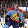 Il crie de joie après un but avec les Panthers.