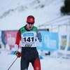 Le parabiathlonien crie de joie après avoir remporté une course.