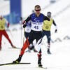 Mark Arendz skie devant trois concurrents qui le suivent de près.