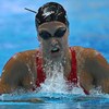 Mary-Sophie Harvey prend une respiration lors du 200 m quatre nages aux Championnats du monde de la FINA.