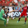 Le gardien Maxime Crépeau du Fury d'Ottawa en pleine action face au Toronto FC dans une rencontre du Championnat canadien en juin dernier