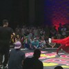 Samuel Cyr réalise une figure en compétition.