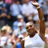 Serena Williams salue la foule après une victoire à Wimbledon il y a quelques années.