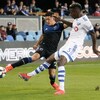 Cristian Espinoza (à gauche), des Earthquakes de San José, et Zakaria Diallo, de l'Impact de Montréal, tentent de s'emparer du ballon.