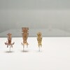 Des œuvres en or, céramiques et textiles de la nation Arhuaco de la Colombie exposées au musée.