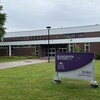 La façade extérieure de l'école secondaire Gloucester, à Ottawa. Photo prise le 13 septembre 2022. 