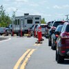 Une file d'autos qui n'avancent pas.