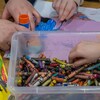 Des enfants font du coloriage dans une garderie de Regina, en Saskatchewan, le 6 mars 2023.