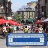 De nombreux touristes dans la rue Saint-Jean, à Québec. 