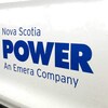 Logo et nom de Nova Scotia Power en bleu sur la portière blanche d'un véhicule.
