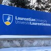 Une pancarte de l'Université Laurentienne.