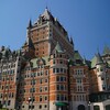 Le Château Frontenac et le ciel bleu.
