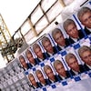 Affiches électorales du Bloc québécois montrant le chef Gilles Duceppe, placardées en série sur un mur en 2000.