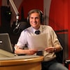 Jean-Eric Ghia dans un studio radio.