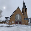 Une église l'hiver.