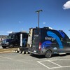 Deux camions d'Énergir stationnés.