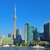 Une vue du centre-ville de Toronto avec la Tour du CN au centre.