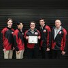 L'équipe Drewitz avec son certificat d'intronisation au temple de la renommée de CURLSASK.