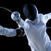 Ils bataillent à l'épée.