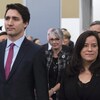 Le Premier ministre Justin Trudeau et Jody Wilson-Raybould, participent à la grande entrée de la Commission de vérité et réconciliation à Ottawa le 15 décembre 2015