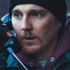 Paul Dano discute au téléphone dans cette image tirée de la série <i>Escape at Dannemora</i>.