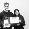 Sophie Barrette, Liam Spacek, Gabriella Gutierrez et Luke Dallaire avec le trophée Build Award du compétition provinciale de robotique en Ontario.