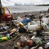 Une multitude de déchets plastiques rejetés sur une plage du Panama par l'océan Pacifique.