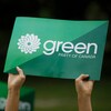 Une pancarte aux couleurs du Parti vert. 