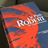 Gros plan sur la couverture de l'édition spéciale des 50 ans du Petit Robert 