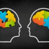 Deux dessins de têtes humaines avec le cerveau représenté comme un puzzle. Celui de gauche a un puzzle tout emmêlé comparé à celui de droite dont le puzzle est correctement imbriqué.