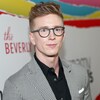 L'influenceur homosexuel Tyler Oakley prend la pose en octobre 2018 lors d'un événement tenu par YouTube.