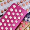 Plusieurs types de pilules contraceptives.