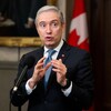 François-Philippe Champagne qui parle devant un micro.