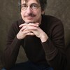 Philippe Falardeau est assis et regarde vers la caméra.